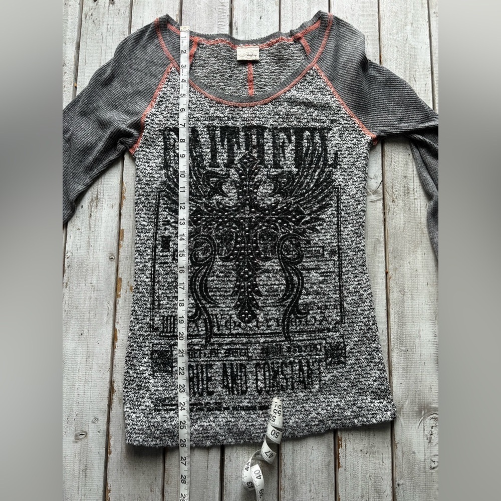 Daytrip Lightweight Long Sleeve Graphic Knit Top - Picture 3 of 7